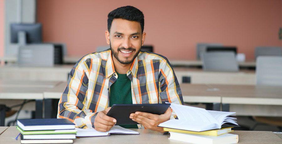 Traditional BCom vs Online BCom: Discover Your Perfect Match